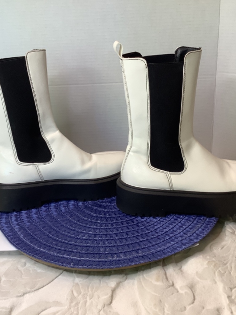 EUC ASOS design white black Chelsea boots platform - Picture 3 of 16